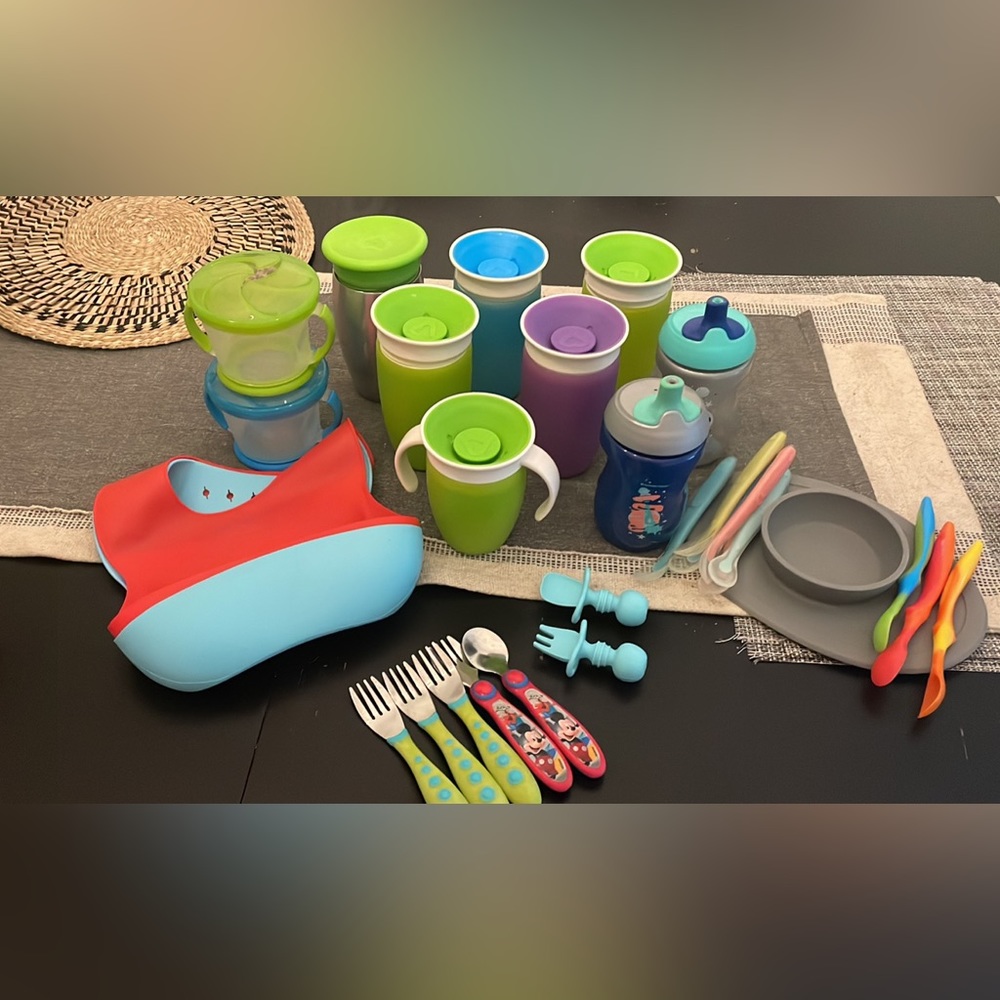Lot of feeding supplies